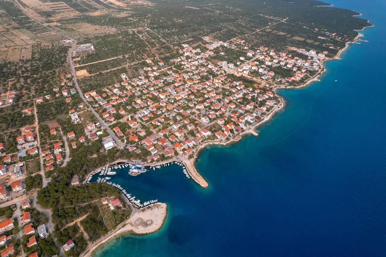 Guest house Apartments And Rooms With Parking Space Mandre, Pag - 6309 Kolan