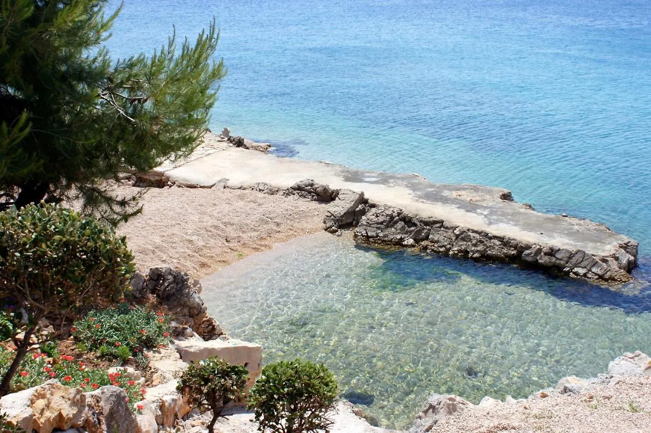 Apartments And Rooms With Parking Space Mandre, Pag - 6309 Kolan 3*,