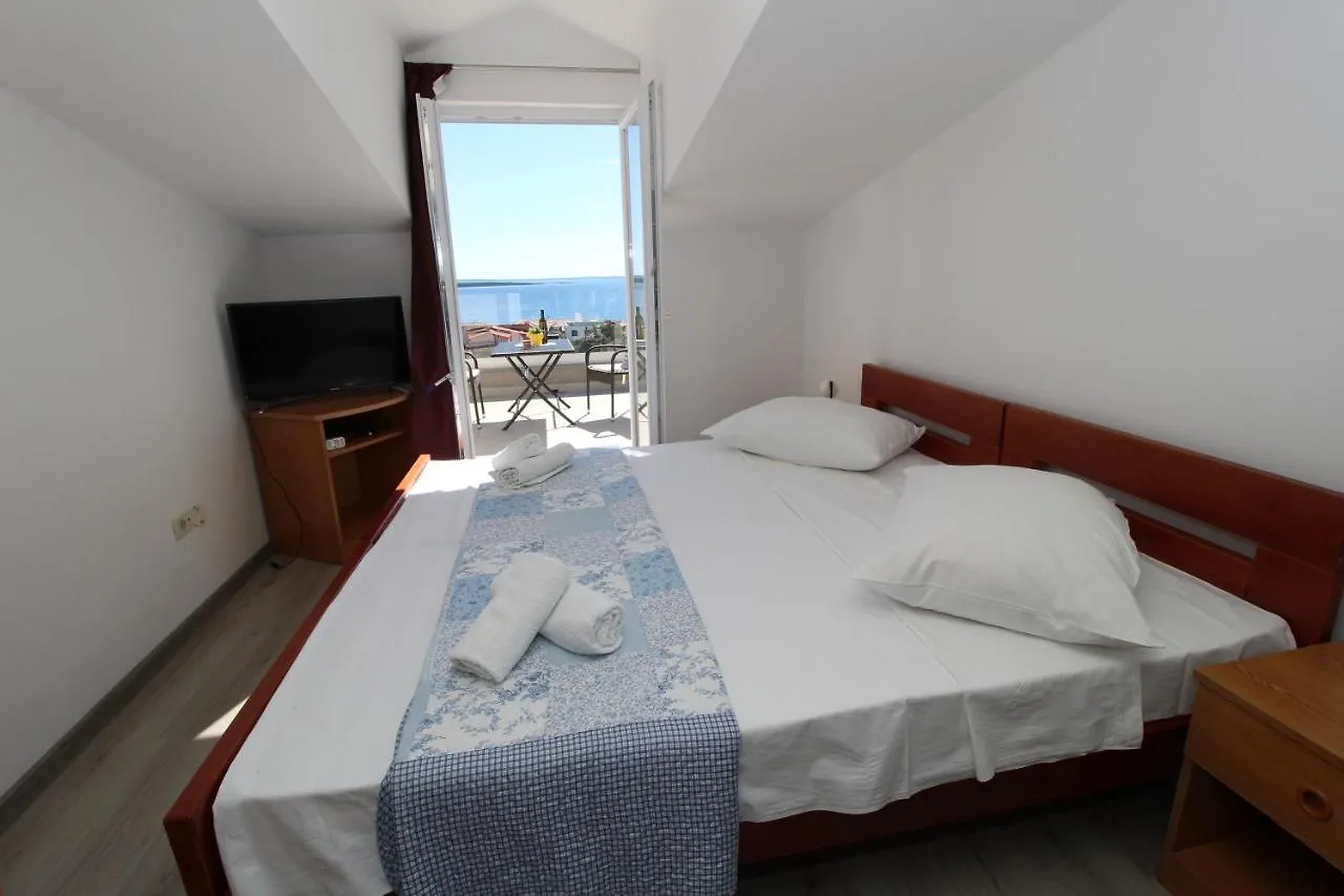 Guest house Apartments And Rooms With Parking Space Mandre, Pag - 6309 Kolan