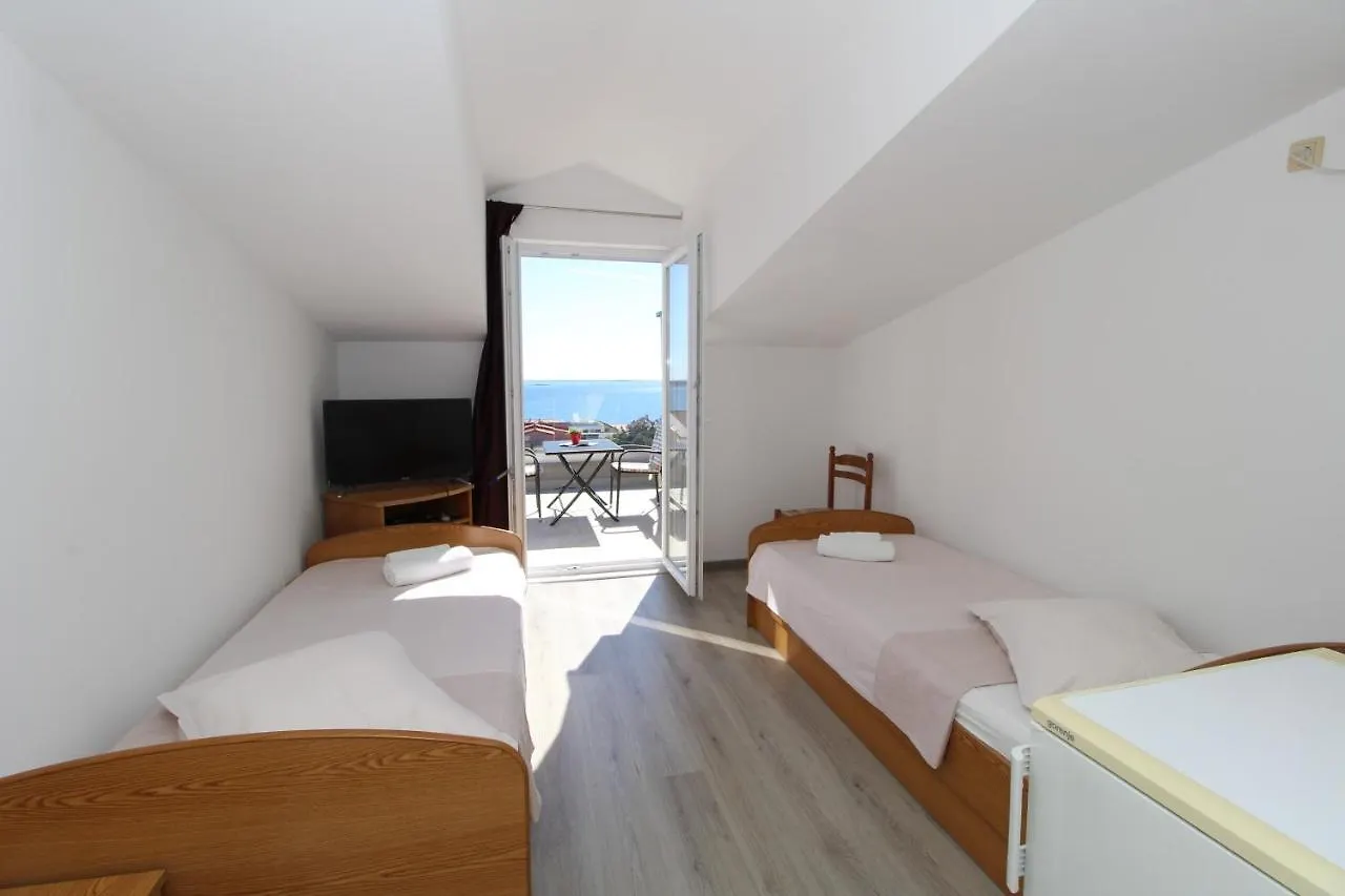 Apartments And Rooms With Parking Space Mandre, Pag - 6309 Kolan 3*,