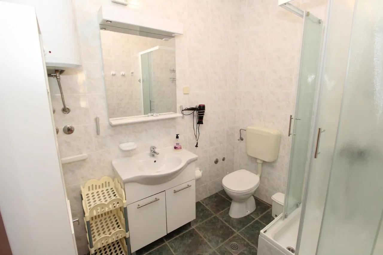 Apartments And Rooms With Parking Space Mandre, Pag - 6309 Kolan Guest house