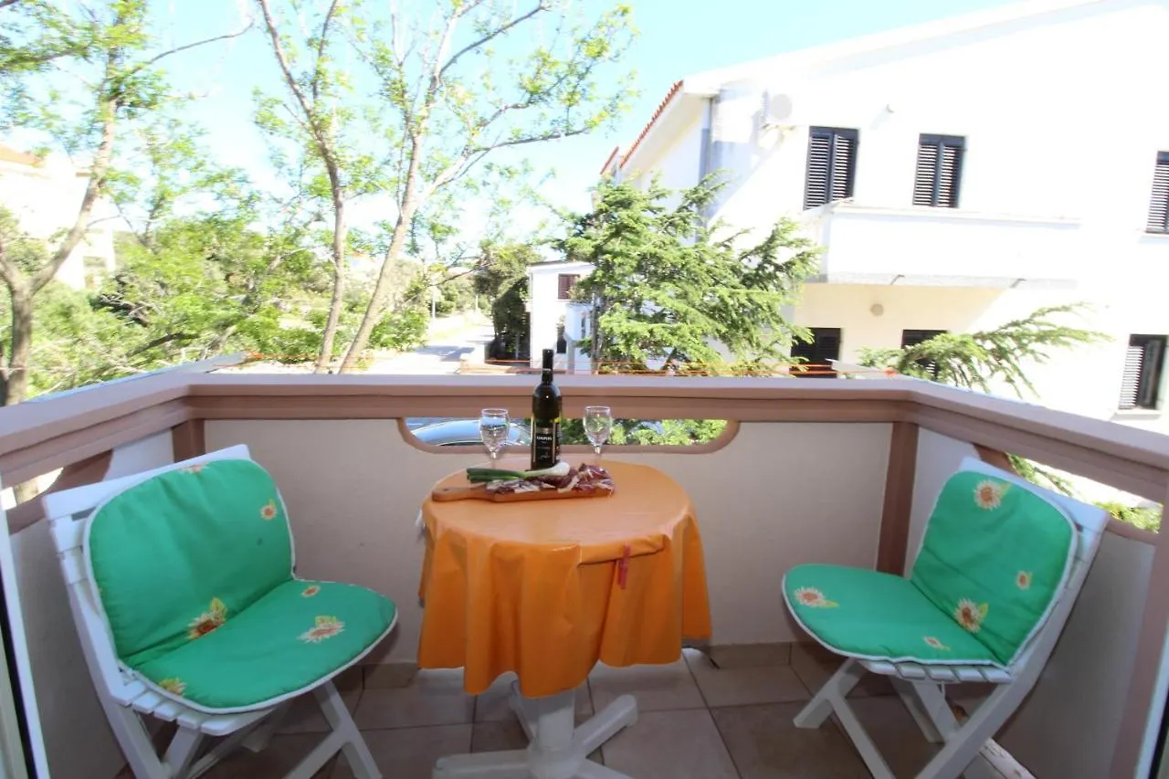 Apartments And Rooms With Parking Space Mandre, Pag - 6309 Kolan Guest house
