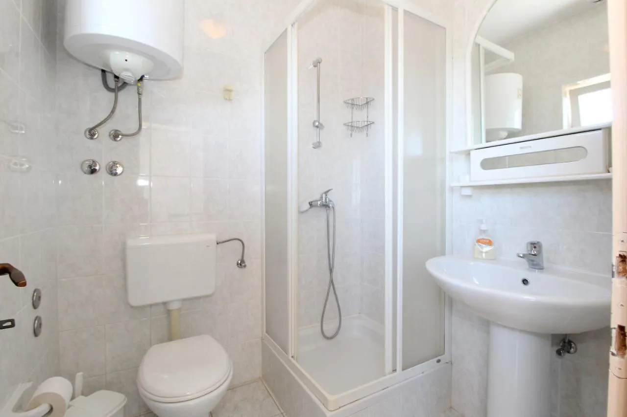 Apartments And Rooms With Parking Space Mandre, Pag - 6309 Kolan
