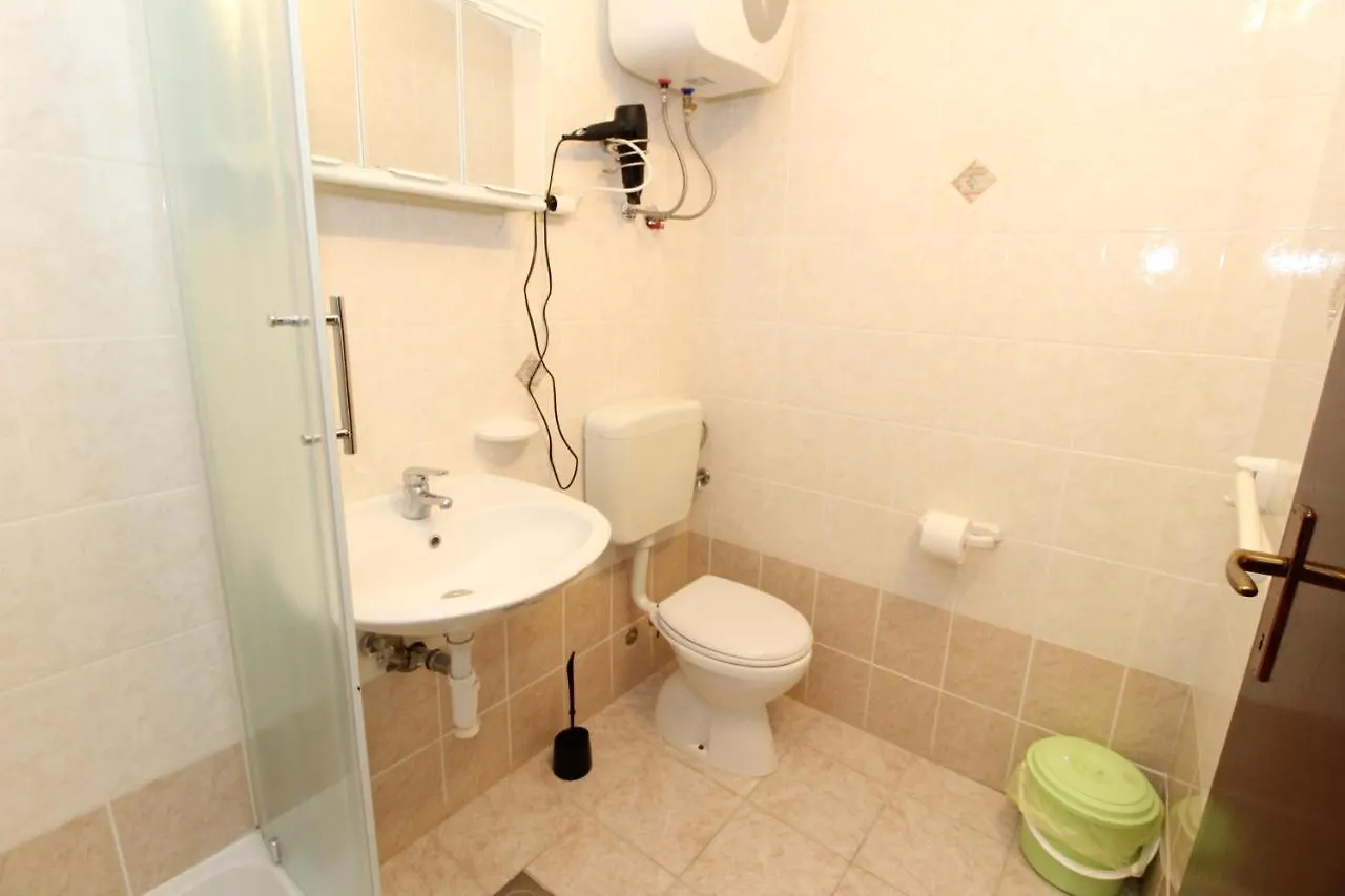 Guest house Apartments And Rooms With Parking Space Mandre, Pag - 6309 Kolan